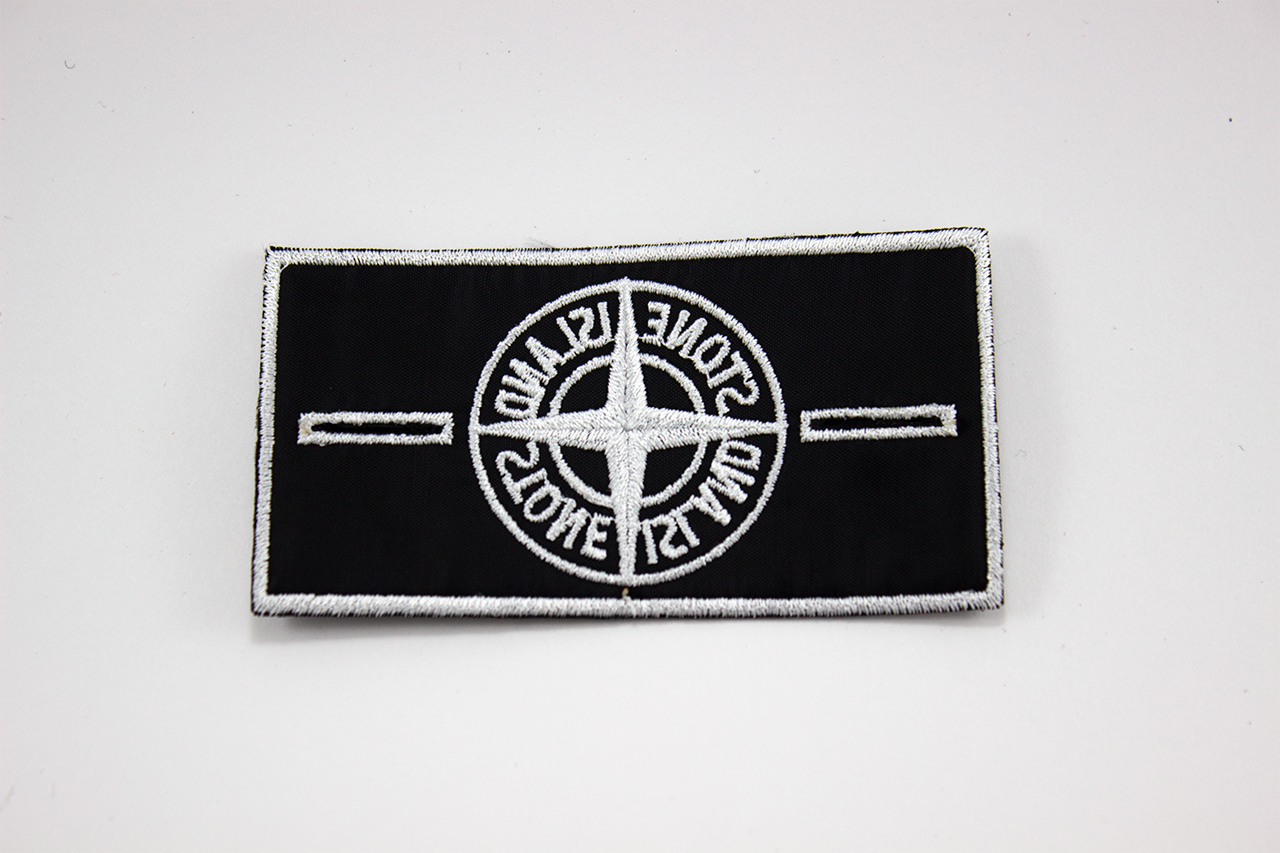 Черно-белый патч Stone Island с белой окантовкой + 2 пуговицы