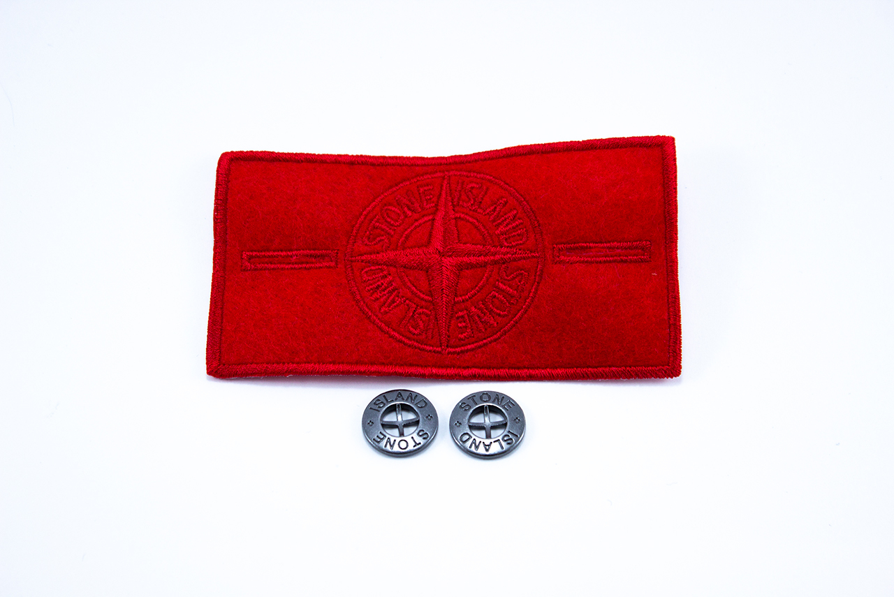 Патч Stone Island Красный + 2 пуговицы